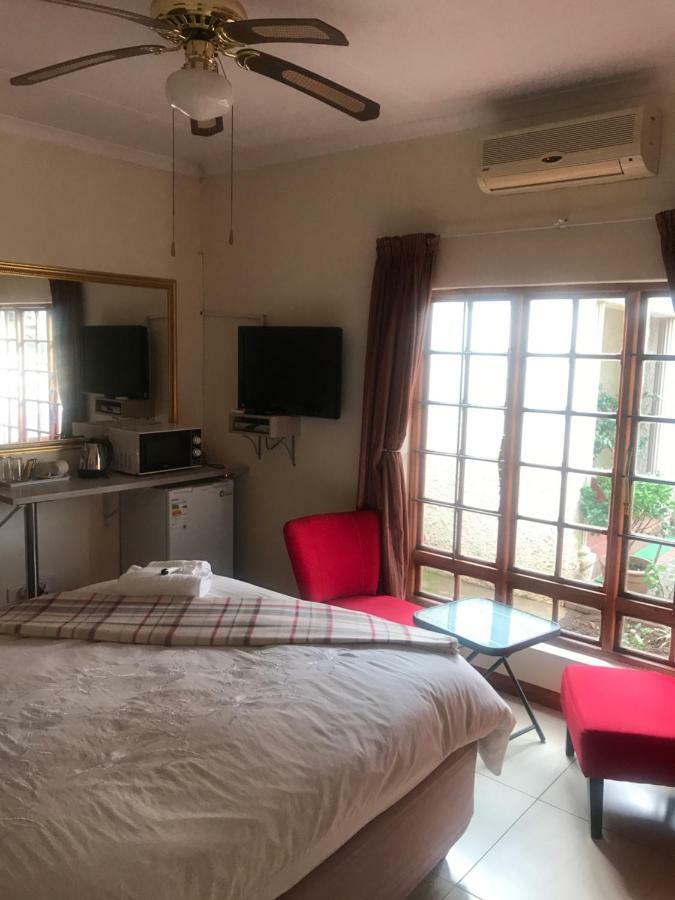 Queenspark Lodge บลูมฟอนเทน ภายนอก รูปภาพ